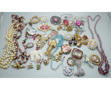 A collection of vintage costume jewellery 