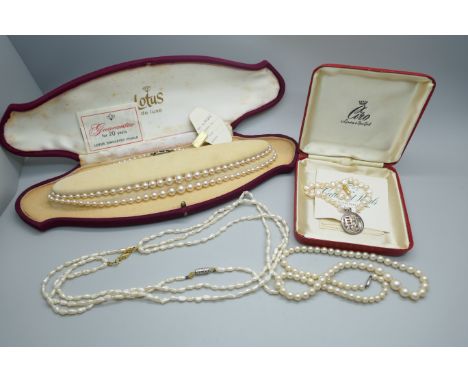 A string of pearls with a 9ct white gold clasp, other real pearl necklaces and a faux pearl necklace with silver clasp