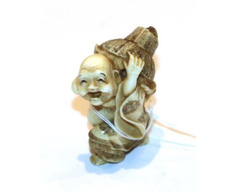 Japanese ivory netsuke, man with basket, 4.5cm high. Total weight 26g