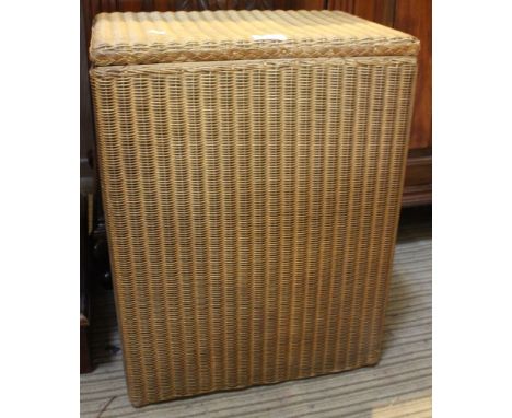A Lloyd Loom 'The Lusty' laundry basket