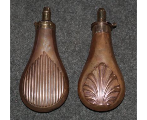 Copper and brass powder flask with fluted leaf design. Copper and brass powder flask with ribbed design 