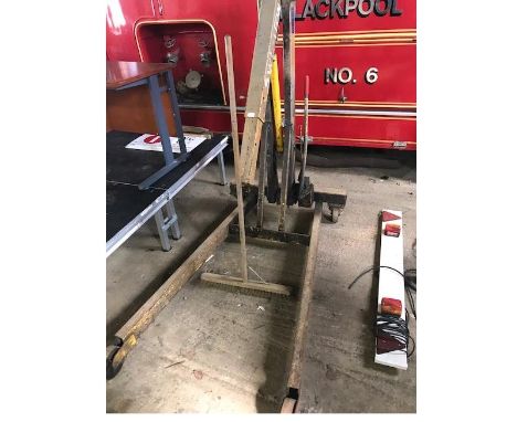 An engine hoist.