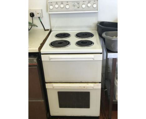 A Belling Classic four ring electric cooker.