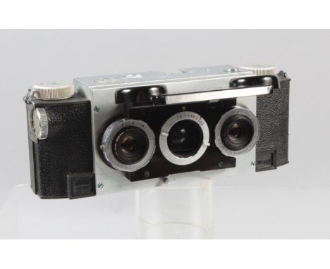 A David White Stereo Realist Camera,  model 1041, shutter working, rangefinder working, body G, some light scratches &amp; we