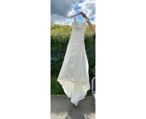 New ladies Wedding dress, retail stock clearance ( may have marks or very light damage) size 6 