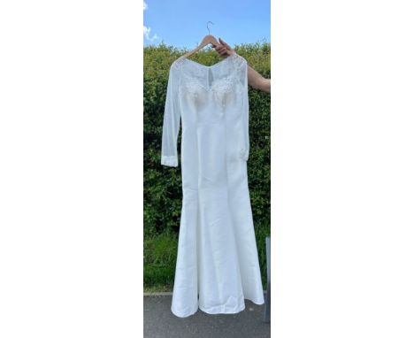 Long sleeved New ladies Wedding dress, retail stock clearance ( may have marks or very light damage) size 8 