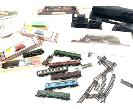 Selection of trains to include N gauge miniature Engines, scale models, track etc 