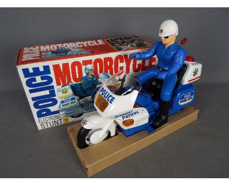 Min Yin - A vintage boxed plastic Police Electronic Stunt Motorcycle by Min Yin Toys . The item appears to be in Mint conditi
