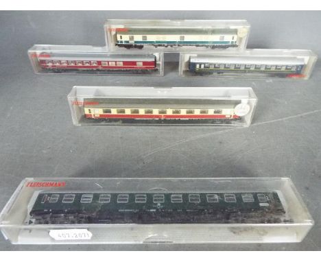 Fleischmann - Five boxed N gauge items of Continental passenger coaches by Fleischmann. Lot includes Fleischmann #8112K; #811