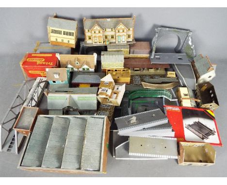 Hornby, Triang, Jouef, Other - A collection of unboxed OO gauge plastic, and cardboard model railway scenic buildings and lay