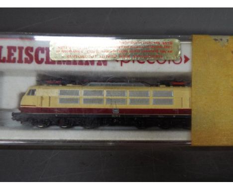 Fleischmann - A boxed Fleischmann #7375 N gauge electric locomotive 103 118-6 in DB cream and maroon livery. Model appears to