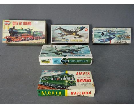 Airfix - Five boxed Airfix plastic model kits in various scales. Lot includes Airfix OO/Ho British Railways Railbus; ##030019