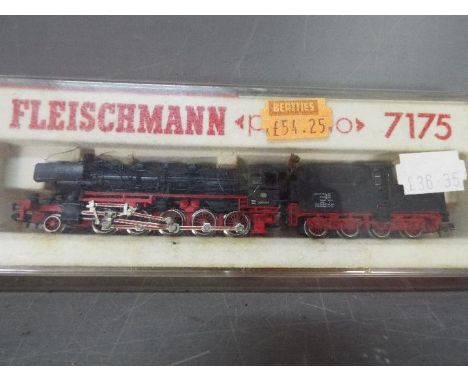 Fleischmann - A boxed Fleischmann #7175 N gauge 2-10-0 steam locomotive and tender 050 058-7 in DB black livery. Model appear
