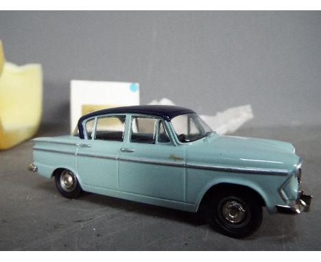 G&W Engineering, Pathfinder Models - A boxed 1:43 scale 1963 Singer Vogue Mk.II. The two tone model with light blue lower bod