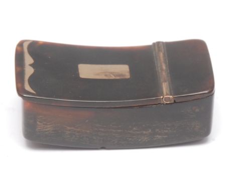 A George III tortoiseshell and gold curved rectangular snuff box, the hinged cover with protruding thumbpiece and inlaid with
