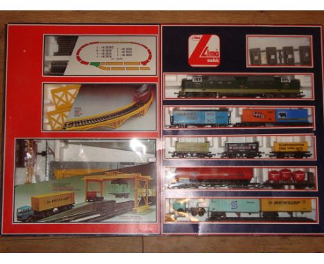 OO GAUGE - A Lima Freight Train Set - comprising a Deltic locomotive, freight wagons, container terminal, track and accessori