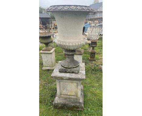 Large impressive vintage stone urn from the David Sharp studio - Approx height: 145cm