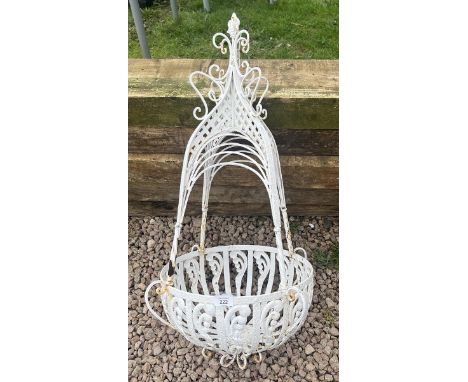 Hanging metal planter 