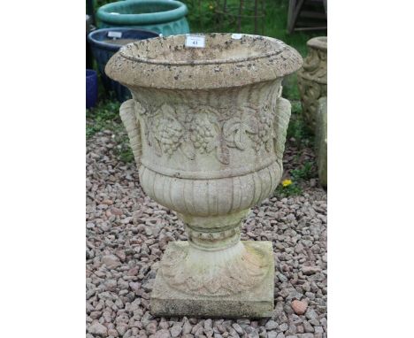 Stone pedestal planter 