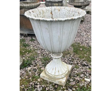 Cast iron pedestal planter 