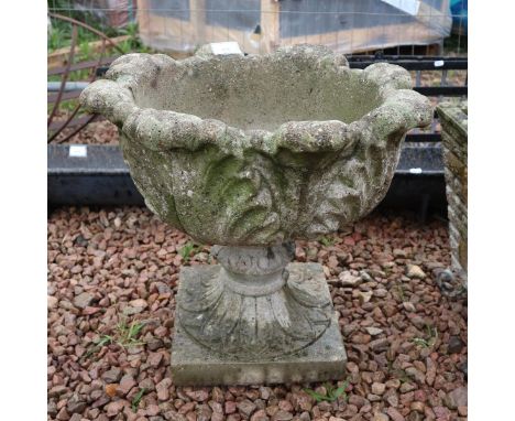 Pedestal stone planter 