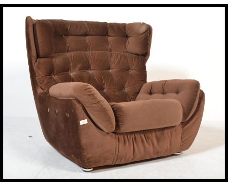 A vintage 20th century retro low brown armchair / lounge chair with button back detailing.&nbsp;Measures: 84cm high x 95cm wi