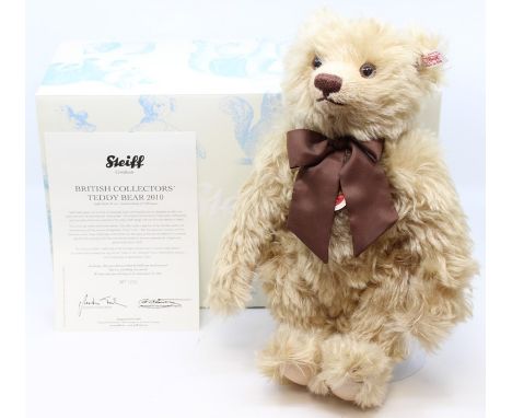 Steiff: A boxed Steiff, Limited Edition teddy bear, British Collectors' Teddy Bear 2010, Light blond, 36cm, L.E. 1202/2000, w