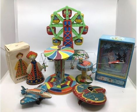 Tinplate: A collection of assorted vintage tinplate, to include: Yone, Japan, &nbsp;tinplate Clockwork Big Wheel, S &amp; E, 