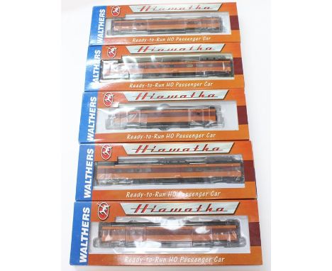 Walthers: A collection of five boxed Walthers 1955 Twin Cities Hiawatha, Milwaukee Road, to comprise: Express Car w/Cond Wind