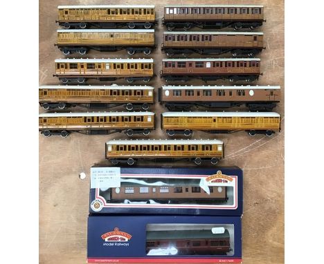Railway: collection of 00 gauge passenger coaches, Bachmann and kit built. All in used condition. Please study pictures for c