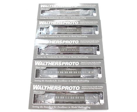 Walthers: A collection of five boxed Walthers Proto, Pullman to comprise: 82' 12-1 Sleeper, Pullman (Green), 920-17201; 82' 1