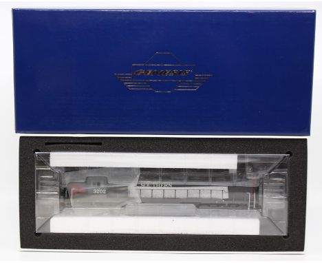 Genesis: A boxed Athearn Genesis, Southern Pacific #3202, SDP45, G63638, with Sound, HO Scale, original presentation case, co