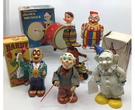 Tinplate: A collection of assorted vintage tinplate &amp; plastic including OK (Hong Kong) battery operated walking clown in 