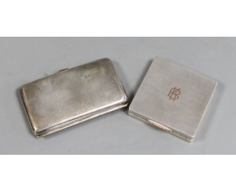 A cased late Victorian silver mounted purse, London, 1883, 82mm, together with a later engine turned silver mounted compact.