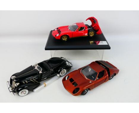 Anson - Ertl - MPC - Two unboxed 1:18 scale diecast model cars with a constructed model kit. Lot consists of 1:18 scale Anson