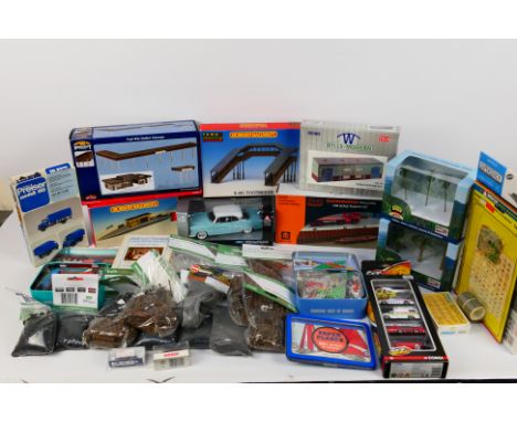 Hornby - Bachmann - Welly - Peco - Others - An assortment on model railway items and kits in HO/OO scale to include SSM300 In
