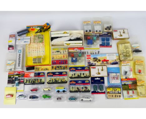 Bachmann - Hornby - Noch - Others - Approximately 47 predominantly HO/OO scale model railway items to include 1o packs of fig