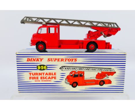 Dinky Supertoys - An original Dinky Supertoys 956 Turntable Fire Escape with Windows. Item appears to be in very good conditi