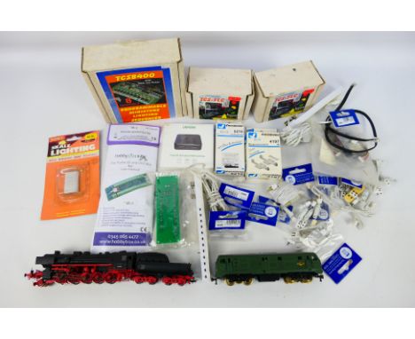 Liliput - Model Railway - TCS - An unboxed OO gauge 2-10-0 52 1809 in DB livery Black and an unbranded OO BR Green D6100. Ite