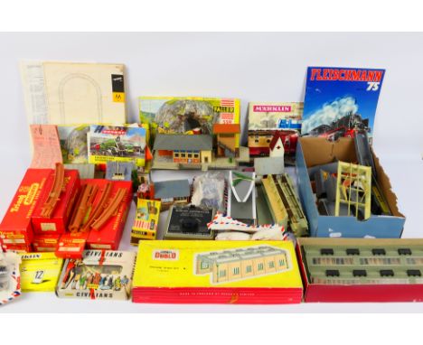 Hornby - Tri-ang - Faller - Fleischmann - A collection of railway accessories including 6 x boxes of sidewalls, a foot bridge