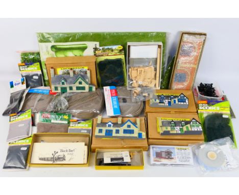 Merit - Model Scene - Walthers - Others - A boxed and bagged group of model railway layout accessories, scenic equipment, mat
