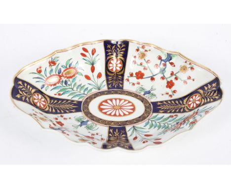 A Worcester oval dish, circa 1770, in the Queens or Japan pattern, 30cm long