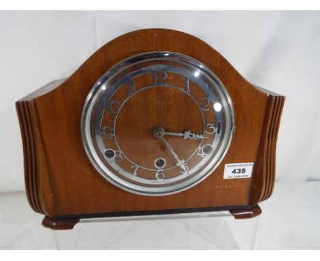 A mahogany cased mantel clock, Arabic numerals, Westminster chimes, with pendulum and key - Est £20 - £40