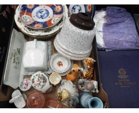 A mixed lot of ceramics to include Royal Worcester Pallisey, Coalport, a Royal Worcester 'Gold Chantilly' cake plate in box a