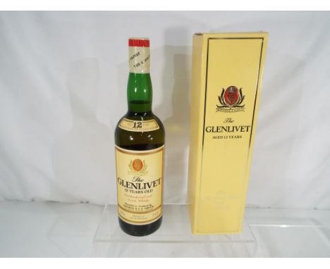 Glenlivet Highland malt Scotch Whisky, aged 12 years, 43 gl, 75 cl, level low neck, in original carton - Est £30 - £50