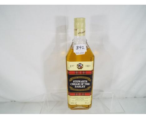Stewarts Cream of the Barley, rare selected blended whisky, 40% vol, 70 cl, level mid shoulder, and Buchannan's de luxe Scotc