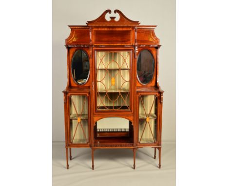 AN EDWARDIAN MAHOGANY AND SATINWOOD INLAID DISPLAY CABINET, the detachable broken swan neck pediment above a raised overhangi