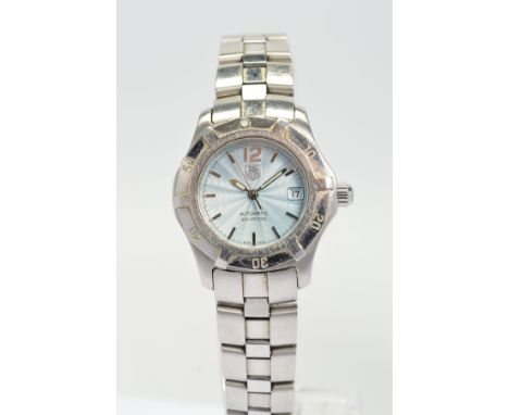 A LADIES TAG HEUER 2000 SERIES AUTOMATIC WRISTWATCH, ice blue coloured dial with baton markers, date window at 3 o'clock, uni