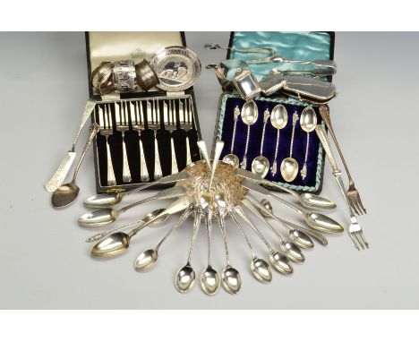 A GROUP OF SILVER, to include cased and loose flatware, two vesta cases, three napkin rings, card case of purse form and thre