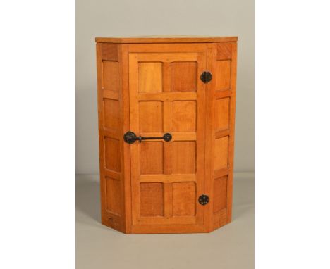 ROBERT THOMPSON OF KILBURN MOUSEMAN OAK WALL HANGING CORNER CUPBOARD, the four panel sides flanking a single eight panel door